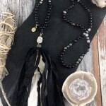 Wicca beavatási talizmán agancsos mala, fekete szári selyem bojttal