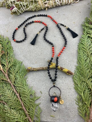 Skorpió erő és attraktivitás malája, hegyi kristály  csúcs medállal, pirittel